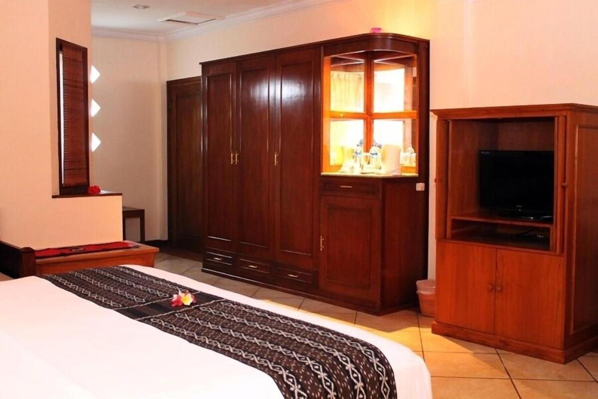 Lombok Beach Hotel Montongbuwoh Exterior photo