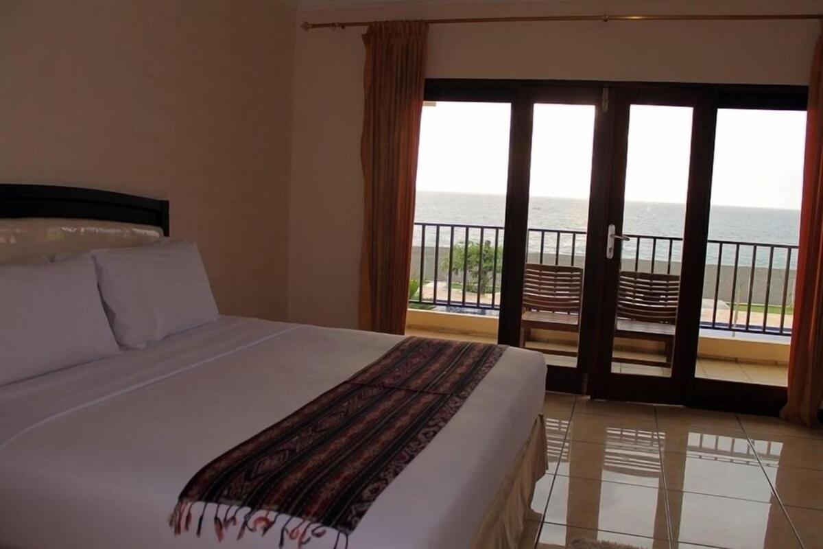Lombok Beach Hotel Montongbuwoh Exterior photo